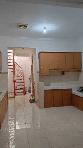 Dijual Cepat Rumah di Gading Kirana Timur