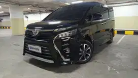 DP Rendah  14JT Toyota Voxy 2.0 Bensin-AT 2018 Hitam