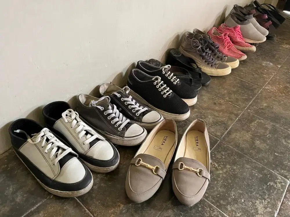 Obral 200 13 pcs sepatu sandal wanita sekolah kerja formal santai