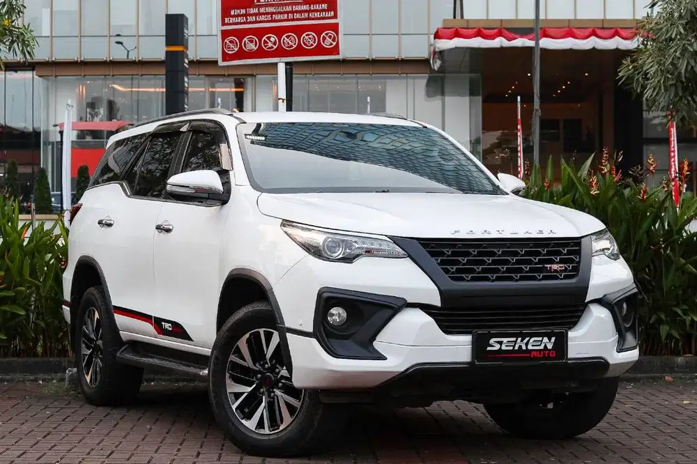 Toyota Fortuner 2.4 VRZ TRD Sportivo Diesel Solar AT Matic 2016 Putih