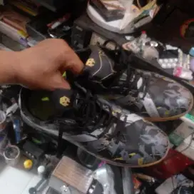 Sepatu futsal mils size 43