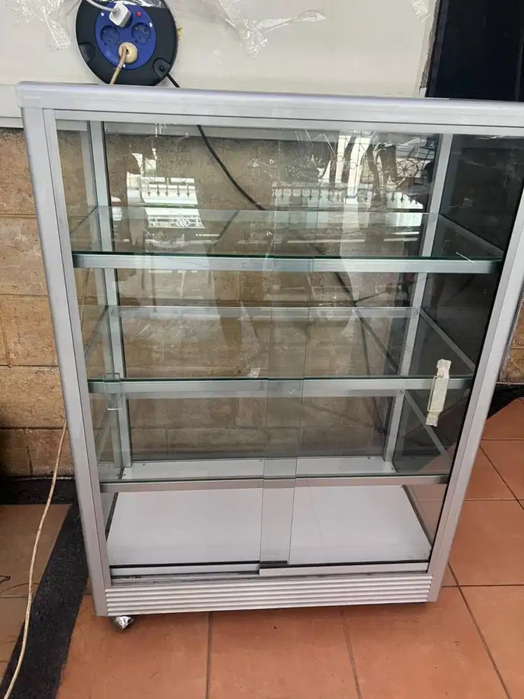 Etalase kaca uk 75 mulus