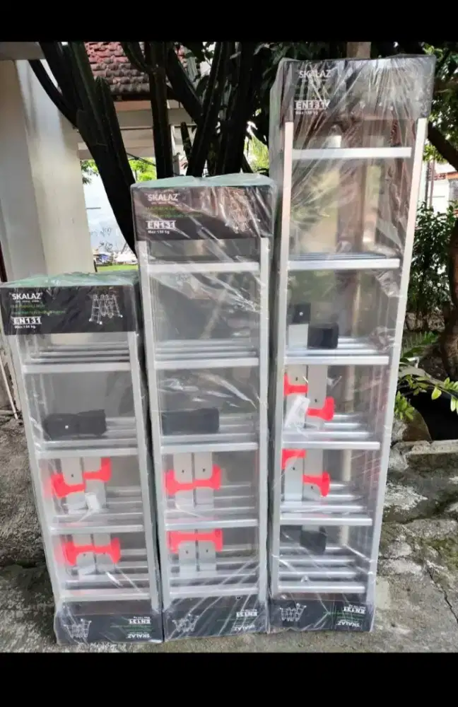 Tangga lipat empat multifungsi
