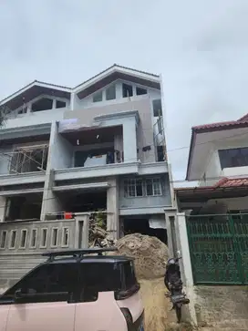 Dijual Rumah 3 Lantai Furnish di Puri Indah By Rumah Chinida (Dw)