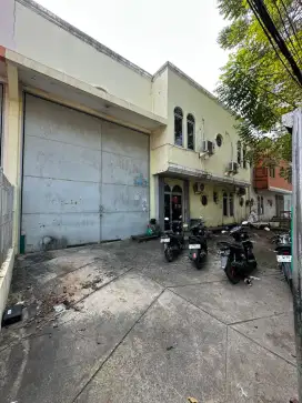 Disewakan gudang 15x30, pergudangan bandara Mas Bandara SUTTA