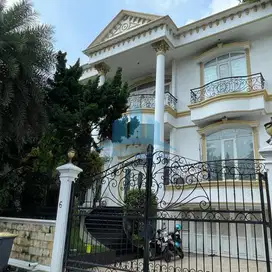 Disewakan Rumah di Bukit Gading Villa