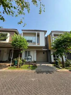 JUAL CEPAT! Rumah Full Furnish 2 Lantai Cocok Untuk Pasangan Muda Lokasi di Kawasan Premium BSD