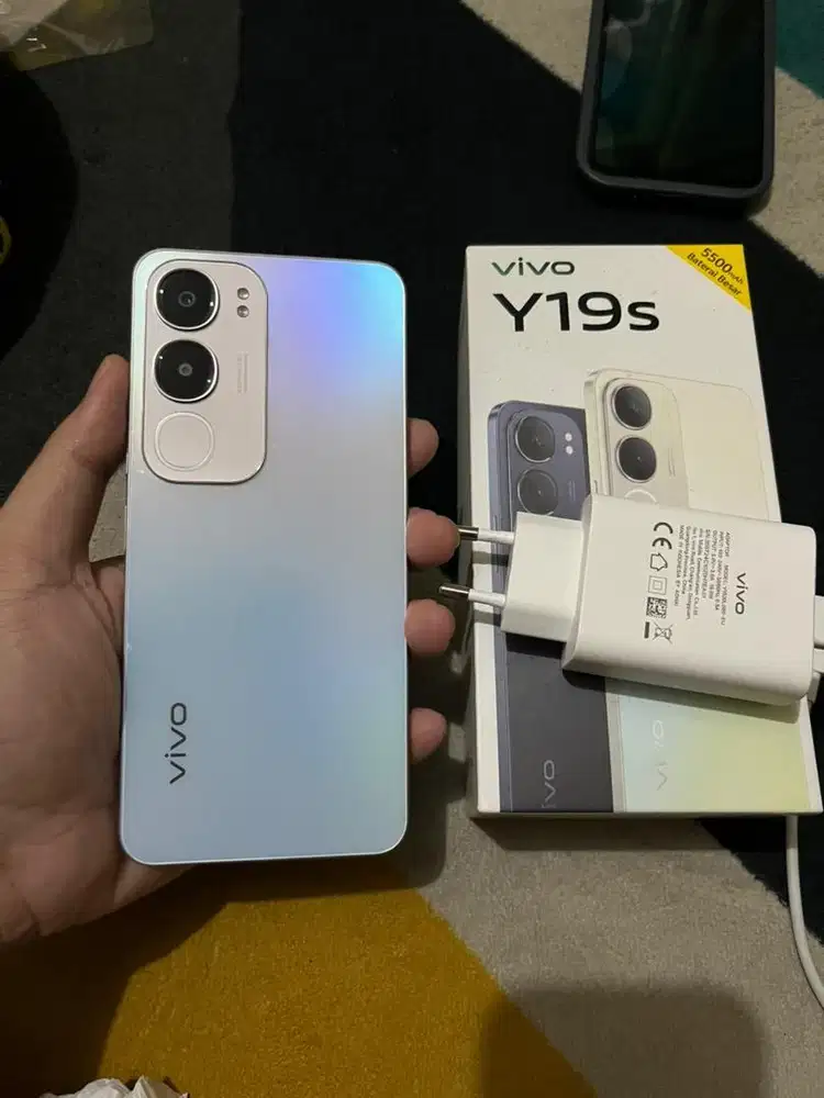 Jual murah Vivo Y19S 4/128 Silver Changing