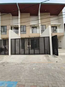 Rumah Baru Minimalis Dekat Raya MERR Lokasi Semampir Tengah Surabaya