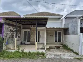RUMAH DI PERUM RUMPUT IMPIAN C1-08, HULAAN, MENGANTI GRESIK
