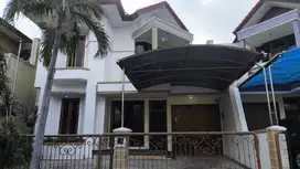 Rumah Dharmahusada Regency STRATEGIS, SEMI FURNISH