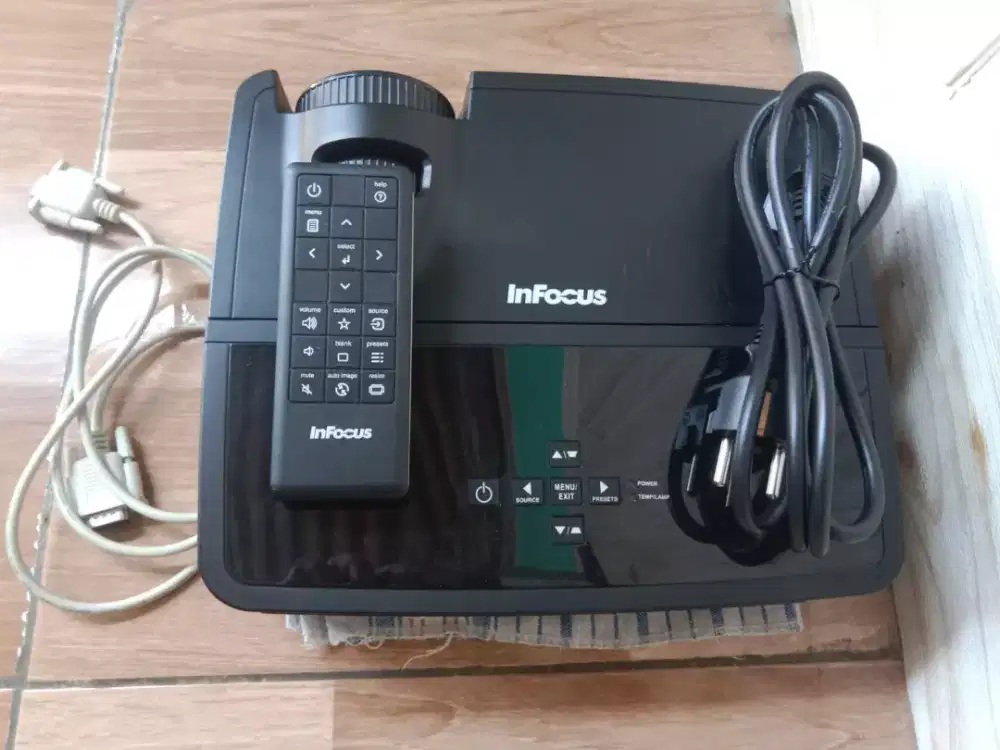 Proyektor Infokus IN114 Original