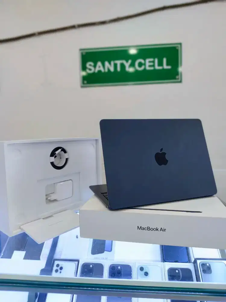 MacBook air m2 16/256 gb garansi resmi ibox satu minggu pakek