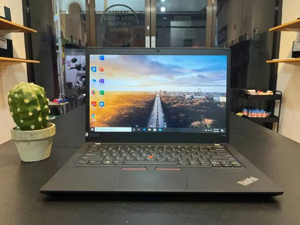 LAPTOP LENOVO THINKPAD T490//RAM16//NVIDIA MX 2GB