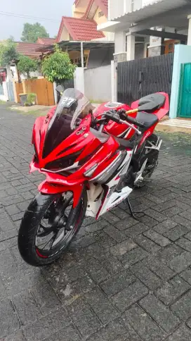 Dijual Honda CBR 150 R tahun 2017 surat lengkap mesin bagus