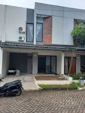 Rumah Siap Huni dekat Mall Paradise Walk Serpong Dibantu KPR J-32607