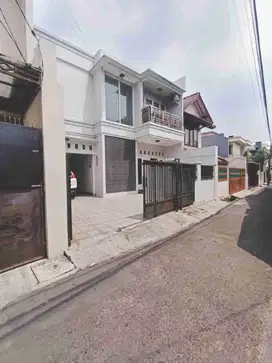 Rumah Bagus Siap Huni 2 Lantai SHM di Tebet Timur