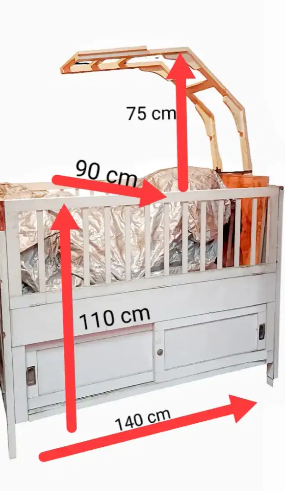 Tempat tidur bayi