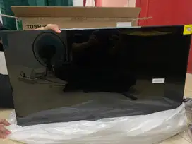 TOSHIBA SMART TV 32INCH
