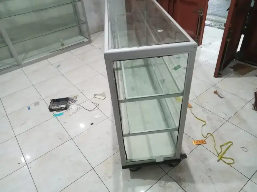Stelling kaca (cocok untuk tempat obat, bekas apotik)