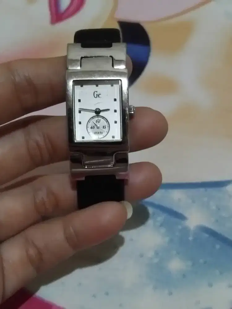 Jam tangan wanita Guess