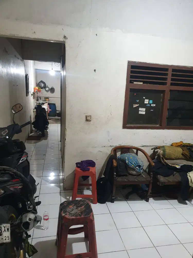 RUMAH TUA PINGGIR JALAN PADEMANGAN UK 4.5X12 SHM AKSES JALAN 2 MOBIL