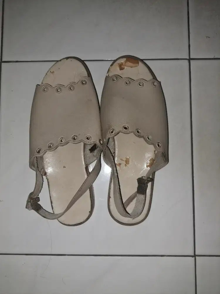 Sendal wanita gratis