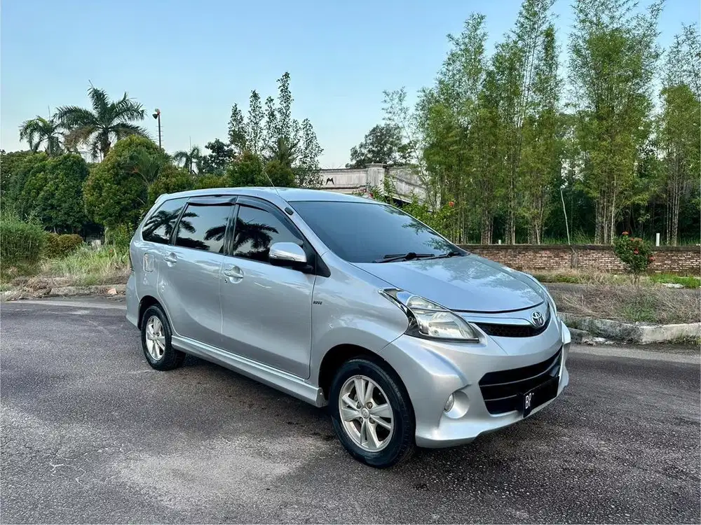 Toyota Avanza Veloz AT 2012