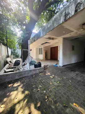 Dijual rumah lama hitung harga di bwh njop lingkungan komplek di kebayoran baru