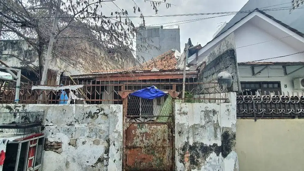 Rumah Tua Hitung Tanah Mangga Besar uk 5.6x23 Akses Jalan 2 Motor SHM