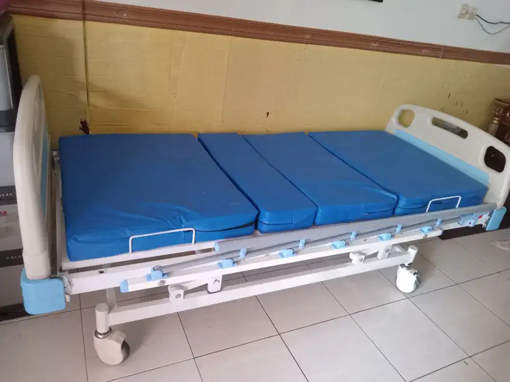 Ranjang Bed Pasien 3 engkol