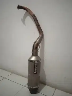 Knalpot motor Akrapovic