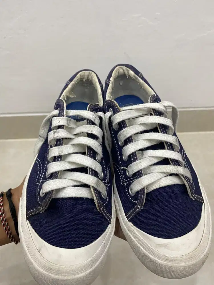 Sepatu second Keds Skechers Fladeo