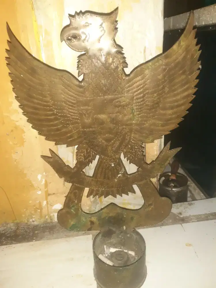 Pajangan garuda pancasila asbak