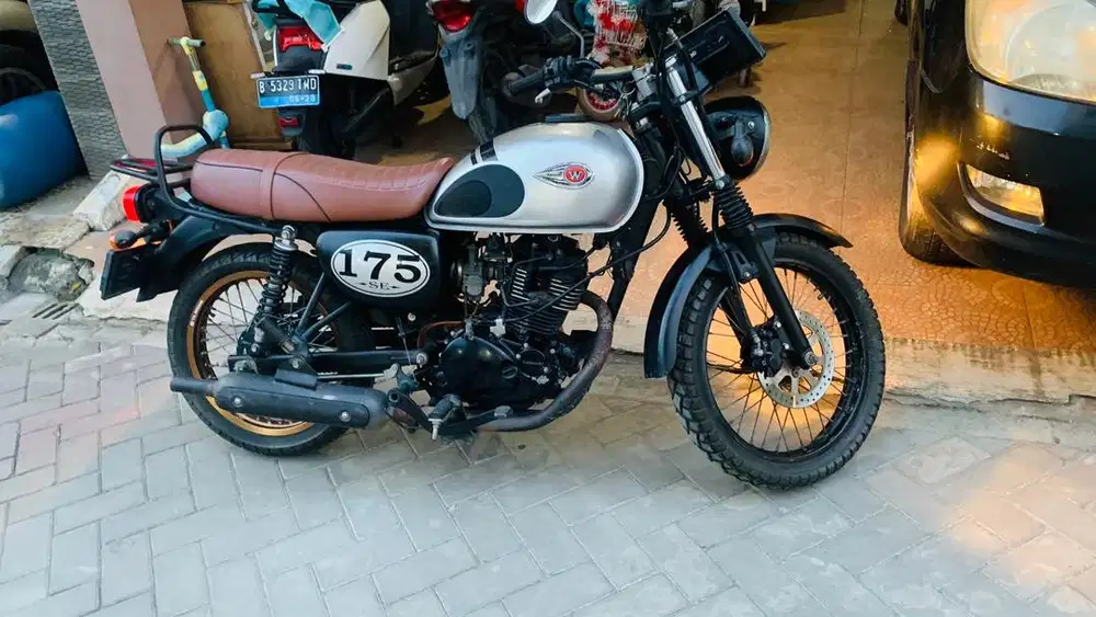 [Jual Cepat] Motor Kawasaki W 175 SE 2018 Silver Jarang Dipakai