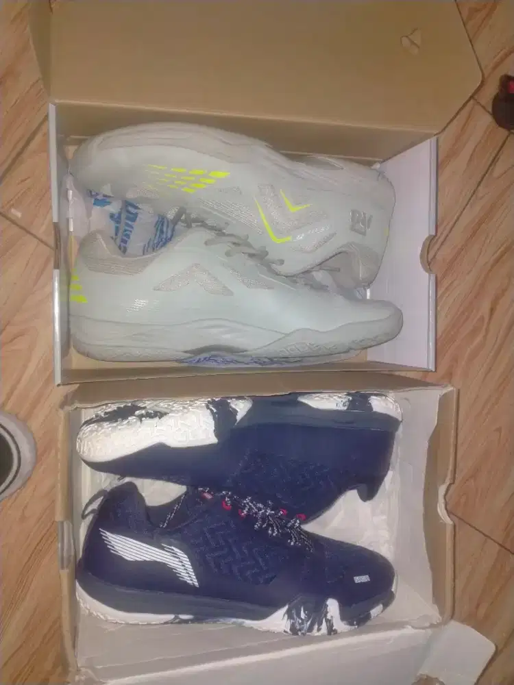 Sepatu badminton lining & rs