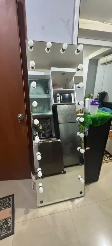 STANDING MIRROR