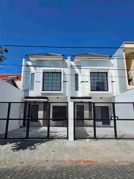 Rumah Baru Gress‼️2 Lantai Rungkut Asri