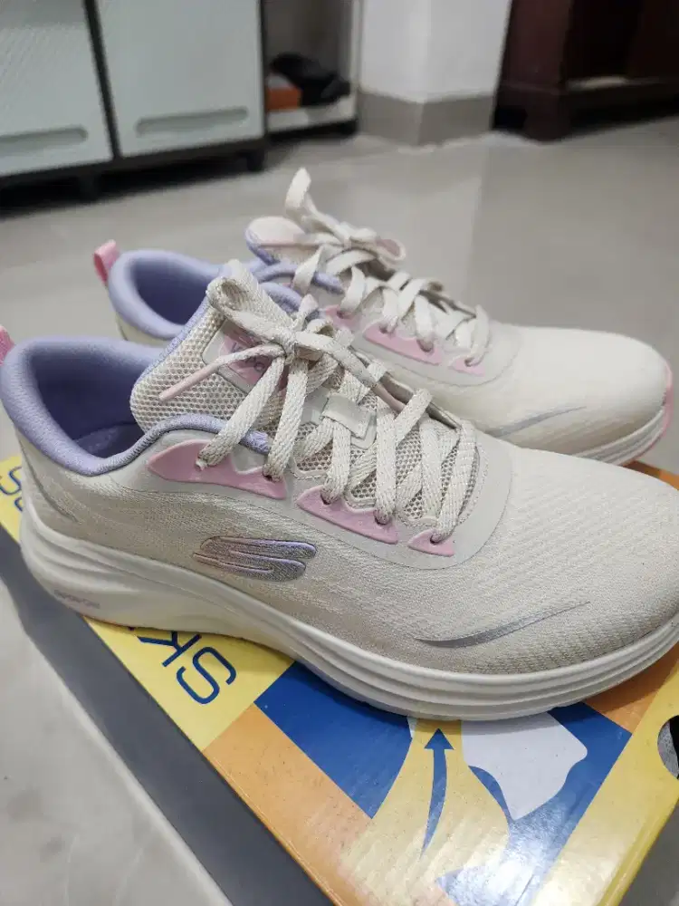 Sepatu Skechers Air Cooled Memory Foam