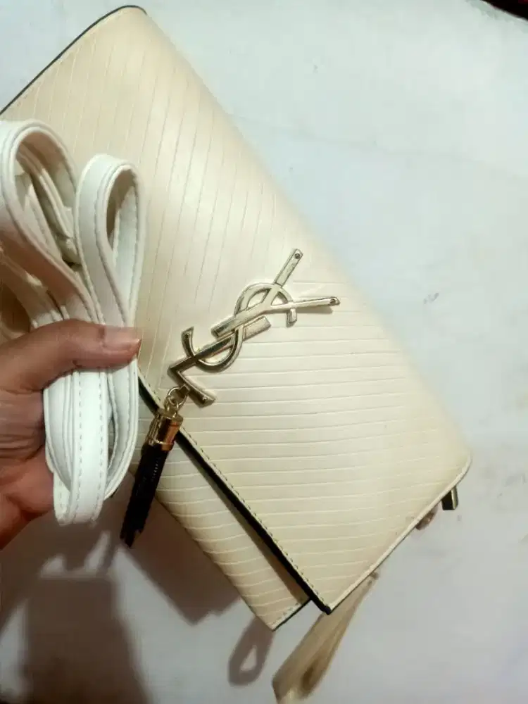 Clutch mirror putih