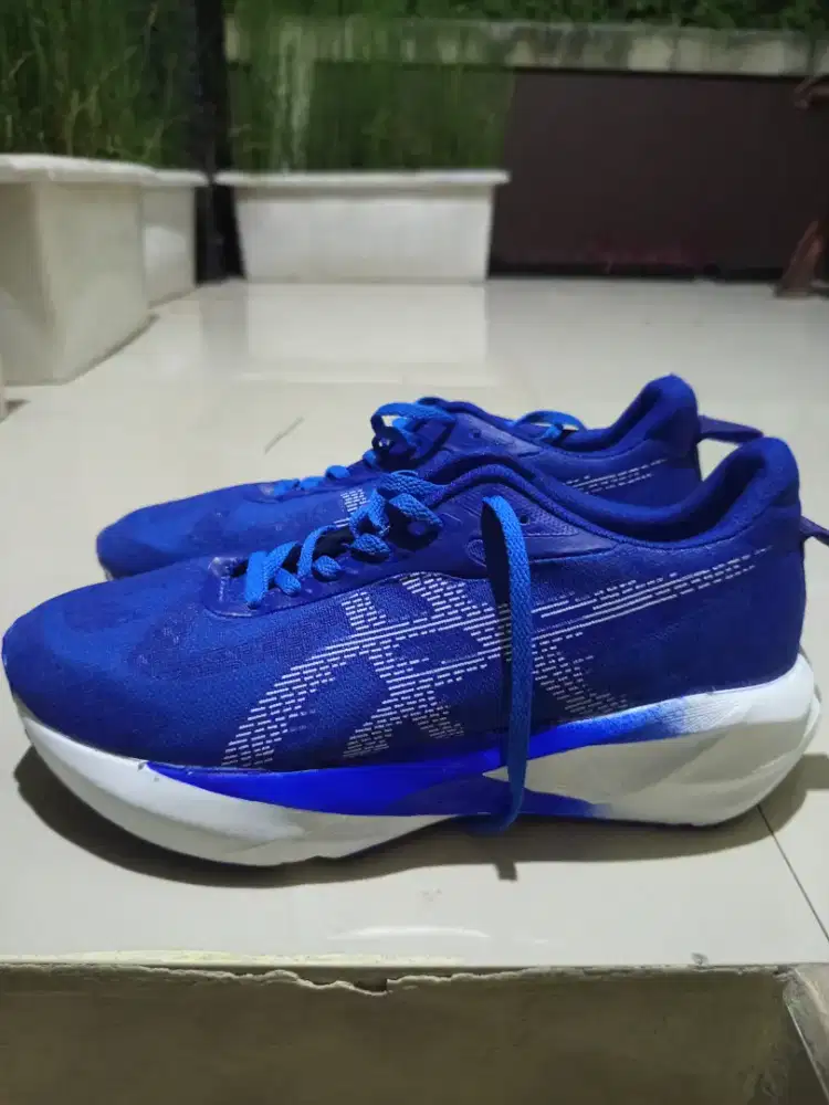 Sepatu running asics
