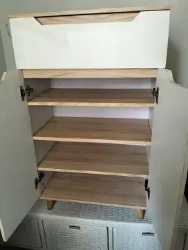 LEMARI SEPATU ESTETIK