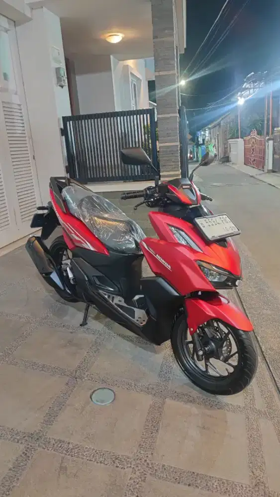 VARIO 160 2023 MATTE RED KM 7000 AN LIKE NEW