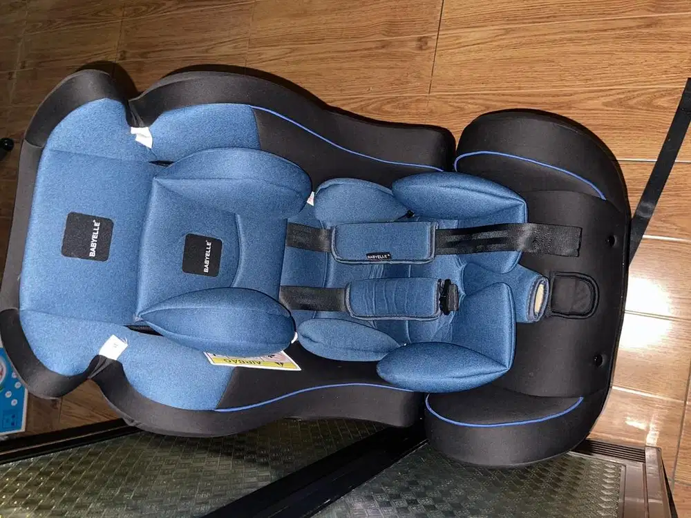 Di jual carseat merk baby elle masih baru masih bau toko bersih wangi