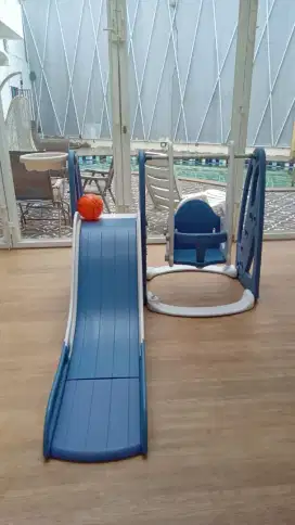 Airship parklon swingslide