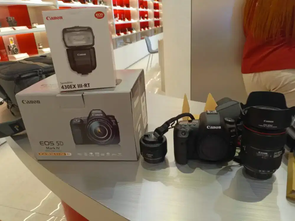 Canon 5D mark iv kit 24 105 L is mark II