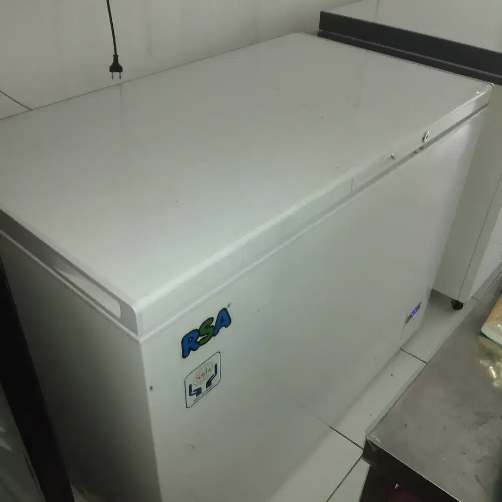 dijual freezer 310lt.