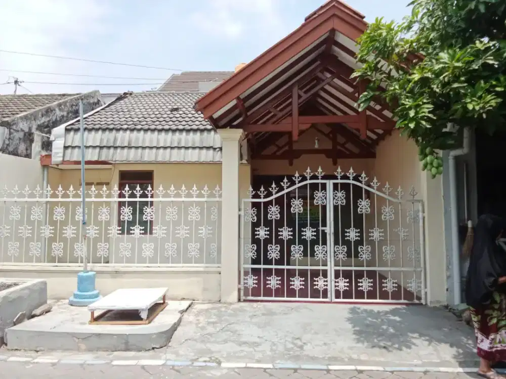 Disewakan rumah di depan pasar induk kota Sidoarjo