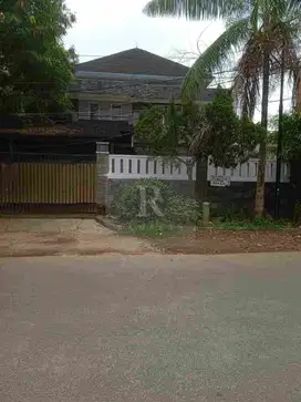 Dijual dan Disewakan Rumah 2 lantai LT 300m2 LB 500m2 Pondok kelapa dua
