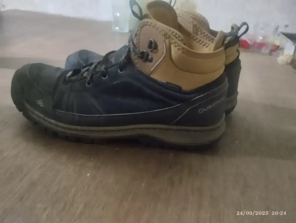 Sepatu quechua sepatu gunung